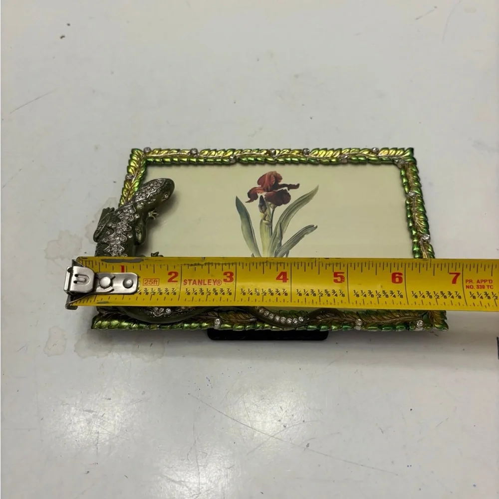 Green and white Rhinestone Lizard photo frame     6 x 4